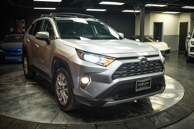 Used 2019 Toyota RAV4 Limited w/ Carpet Mat Package FWD image 5