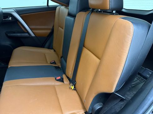 Used 2018 Toyota RAV4 Platinum FWD image 14