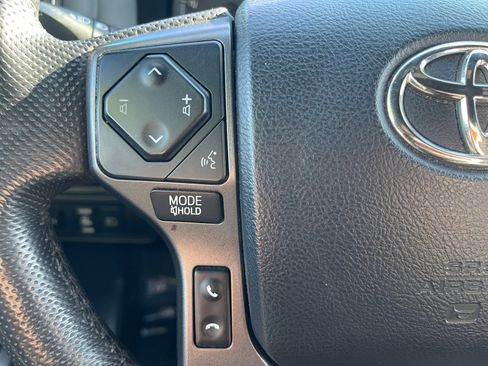 Used 2018 Toyota Tacoma TRD Off-Road w/ Technology Package image 16