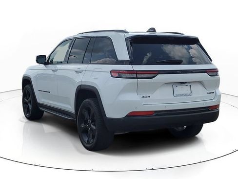 Used 2024 Jeep Grand Cherokee Limited w/ Luxury Tech Group II AWD/4WD image 4
