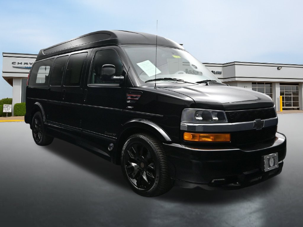 Used 2023 Chevrolet Express 2500 RWD image 7