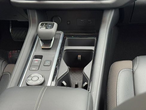 Used 2024 Nissan Pathfinder SL image 14