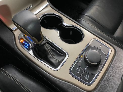 Used 2017 Jeep Grand Cherokee Limited image 28