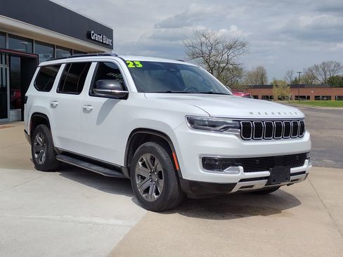Used 2023 Jeep Wagoneer Series II AWD/4WD image 13
