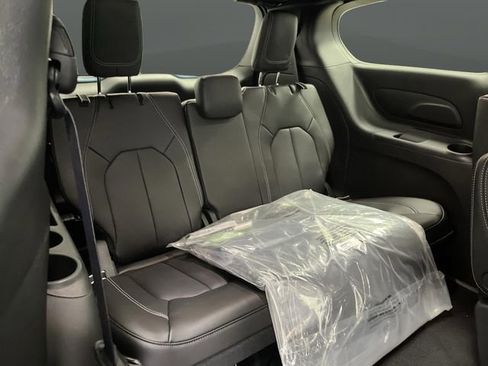New 2026 Chrysler Pacifica Select image 31