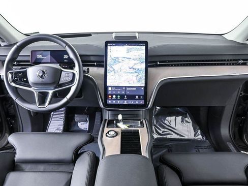Certified 2025 Volvo EX90 Plus AWD/4WD image 19