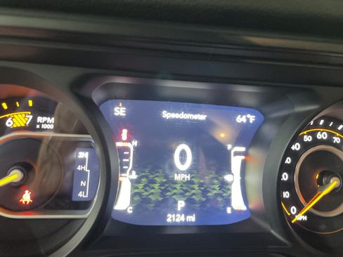 Used 2025 Jeep Wrangler Unlimited Sport AWD/4WD image 13