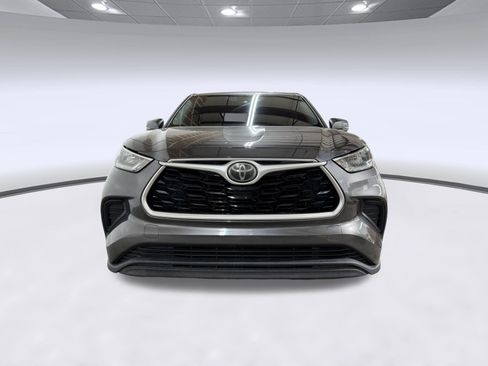 Used 2020 Toyota Highlander L FWD image 5