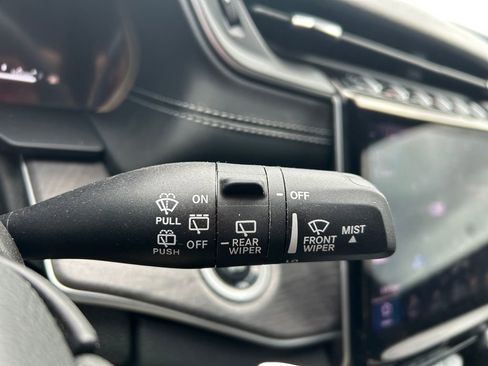 Used 2025 Jeep Grand Cherokee Limited w/ Black Appearance Package AWD/4WD image 24