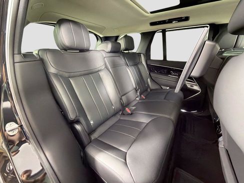 Certified 2025 Land Rover Range Rover SE AWD/4WD image 28