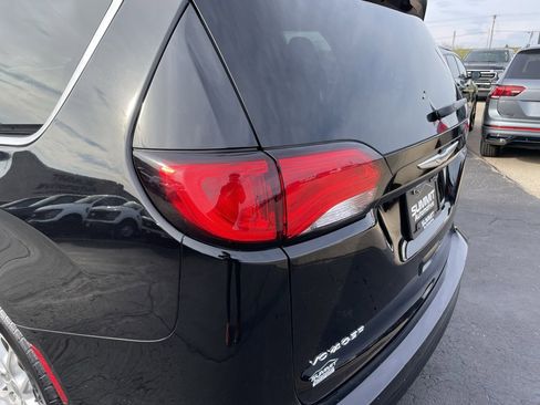 Used 2024 Chrysler Voyager LX image 37