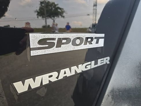 Used 2015 Jeep Wrangler Sport AWD/4WD image 10