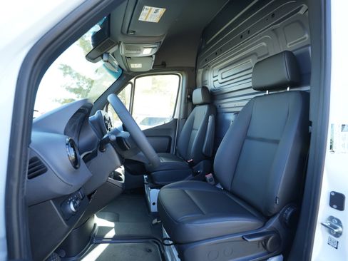 New 2025 Mercedes-Benz Sprinter 2500 image 31