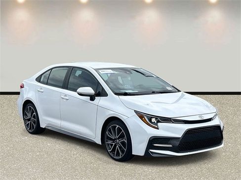 Used 2022 Toyota Corolla SE image 3