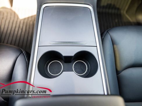 Used 2022 Tesla Model Y Long Range image 36