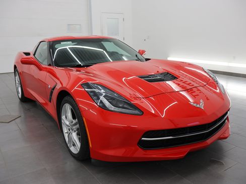 Used 2017 Chevrolet Corvette Stingray Coupe w/ 1LT RWD image 2
