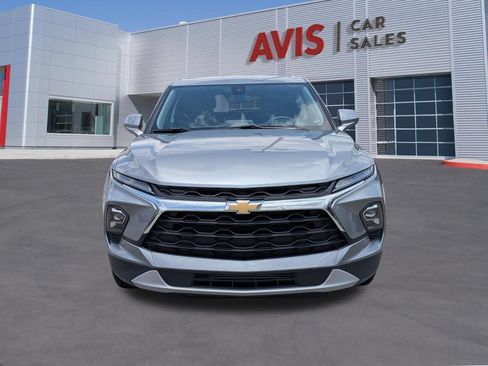 Used 2025 Chevrolet Blazer LT FWD image 2