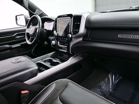 Used 2023 RAM 1500 Laramie AWD/4WD image 15