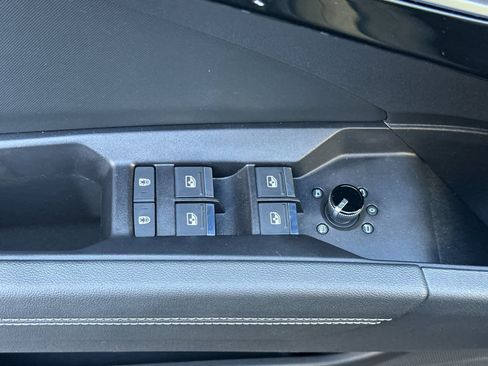 Used 2023 Audi Q4 e-tron Premium Plus w/ Premium Plus image 13