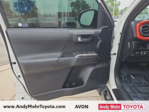 Used 2017 Toyota Tacoma TRD Sport w/ Tow Package (A/T) AWD/4WD image 11
