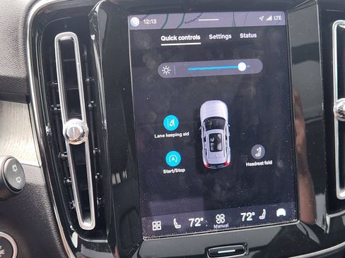 Certified 2025 Volvo XC40 B5 Plus AWD/4WD image 23