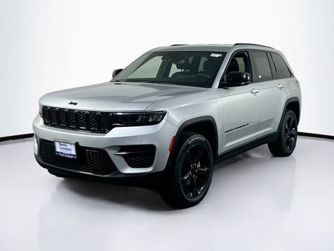 Used 2023 Jeep Grand Cherokee Altitude image 1