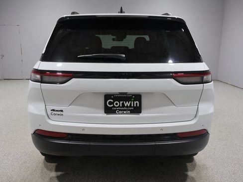 Certified 2025 Jeep Grand Cherokee Altitude AWD/4WD image 4