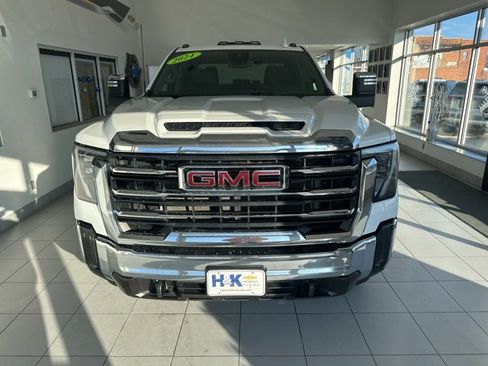 Used 2024 GMC Sierra 2500 SLT w/ SLT Convenience Package image 2