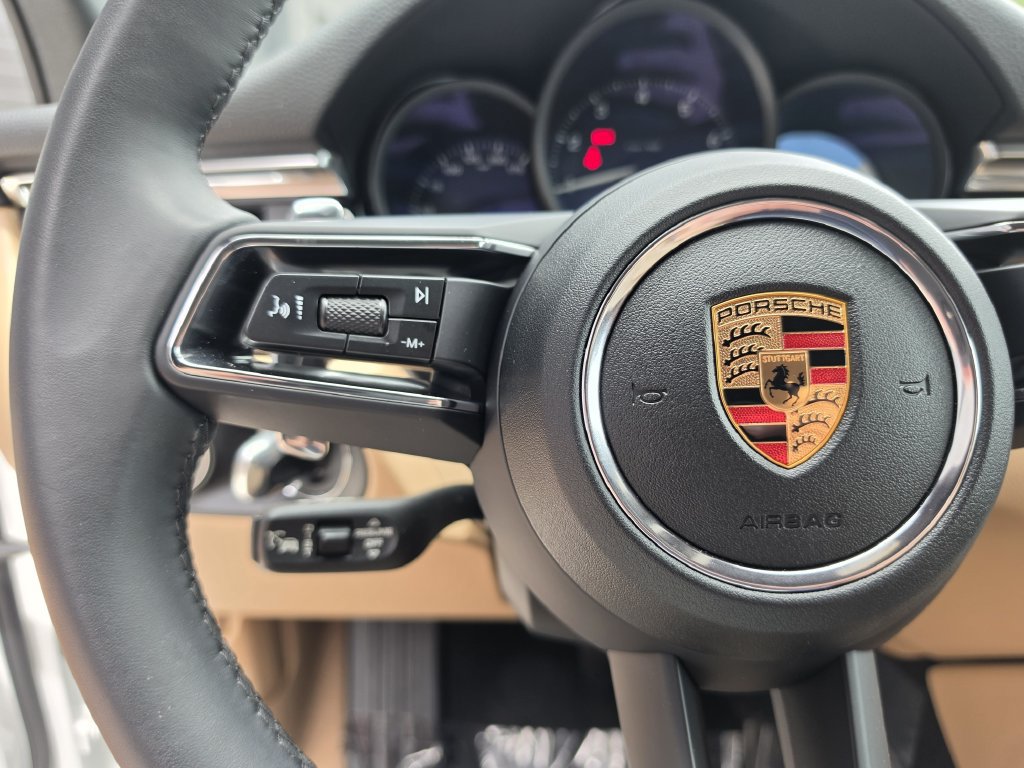 Certified 2026 Porsche Macan AWD/4WD image 27