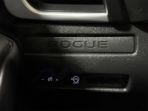 Used 2023 Nissan Rogue S image 17