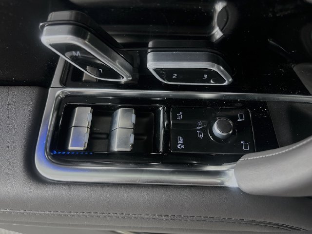 New 2026 Land Rover Range Rover Long Wheelbase SE AWD/4WD image 19