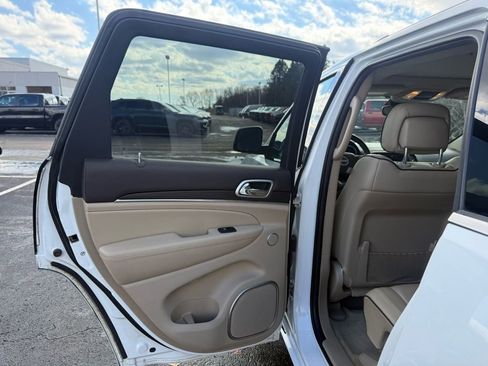 Used 2018 Jeep Grand Cherokee Overland image 41