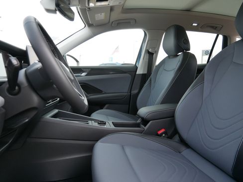 New 2026 Volkswagen Tiguan SE image 4