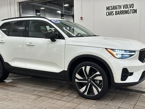 Used 2024 Volvo XC40 B5 Plus w/ Protection Package Premier image 3