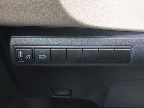 Used 2025 Toyota Corolla LE image 18