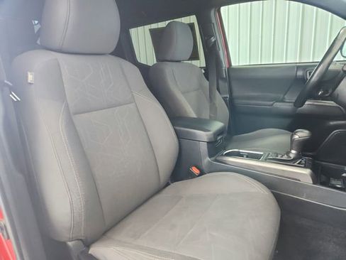 Used 2018 Toyota Tacoma TRD Sport AWD/4WD image 36