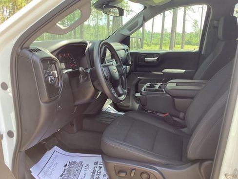 New 2025 Chevrolet Silverado 1500 Custom image 9