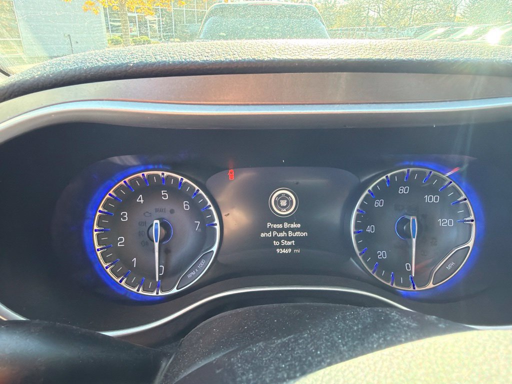 Used 2021 Chrysler Pacifica Touring-L AWD/4WD image 9