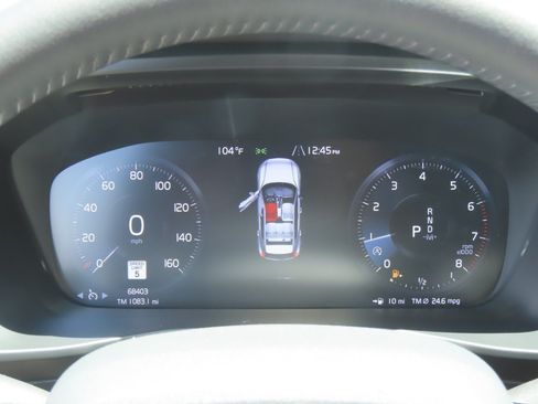 Used 2021 Volvo XC40 T4 Momentum FWD image 29