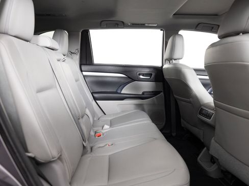 Used 2015 Toyota Highlander XLE image 27