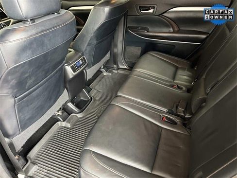 Used 2017 Toyota Highlander XLE image 19