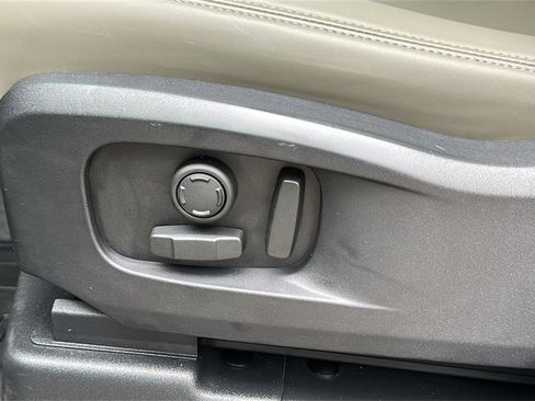 Certified 2023 Land Rover Defender 110 SE image 11