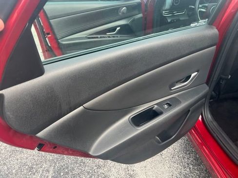 Used 2025 Hyundai Elantra SEL FWD image 8