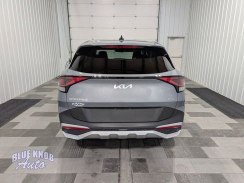 Used 2025 Kia Sportage LX image 3