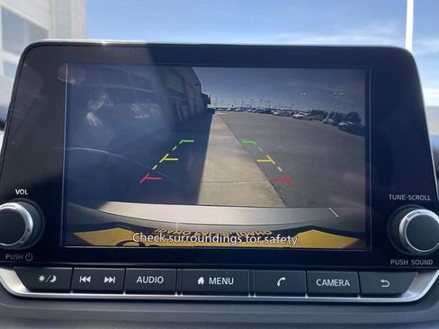 Used 2025 Nissan Rogue SV AWD/4WD image 17