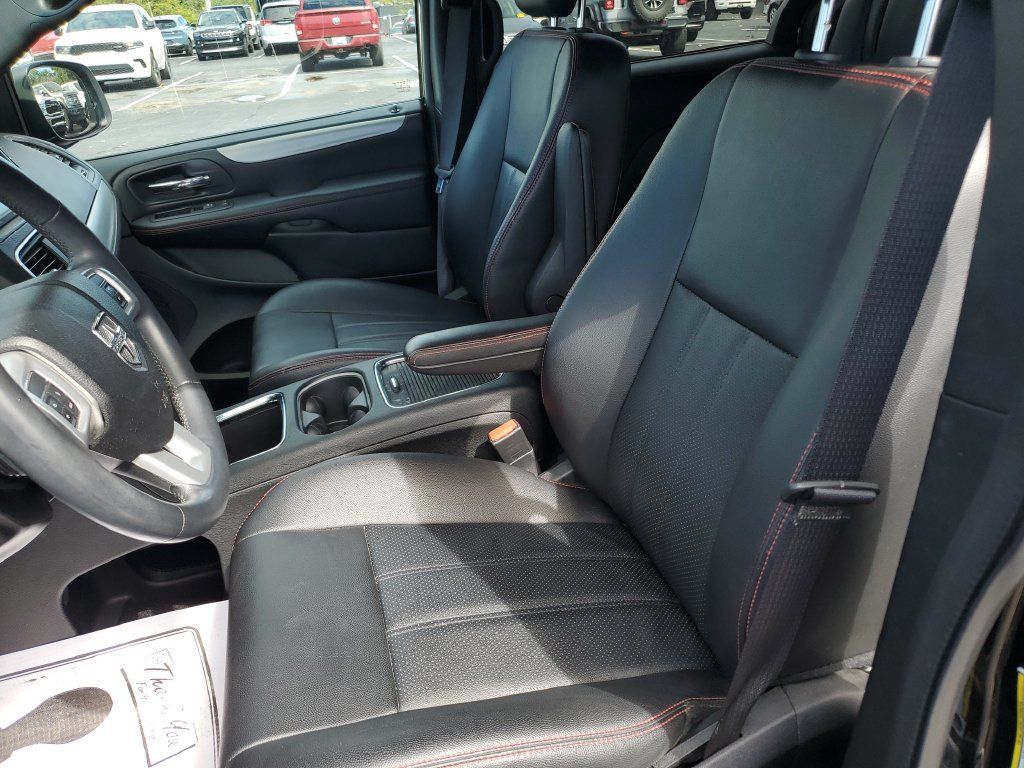Certified 2016 Dodge Grand Caravan R/T w/ Mopar Premium Addition Group FWD image 16