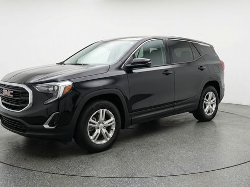Used 2024 GMC Terrain SLE FWD image 3