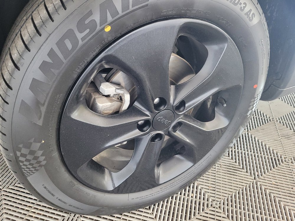 Used 2018 Jeep Compass Latitude w/ Popular Equipment Group FWD image 31
