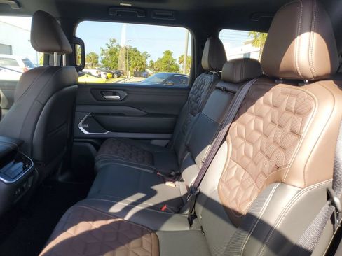 Used 2025 Nissan Armada Platinum Reserve w/ Convenience Package RWD image 8