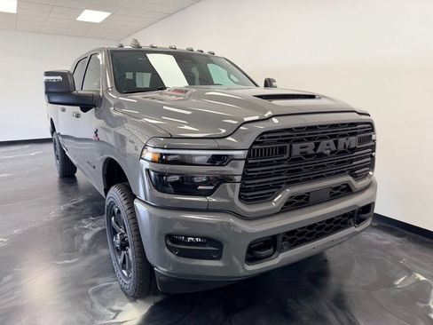 New 2026 RAM 2500 Laramie AWD/4WD image 24